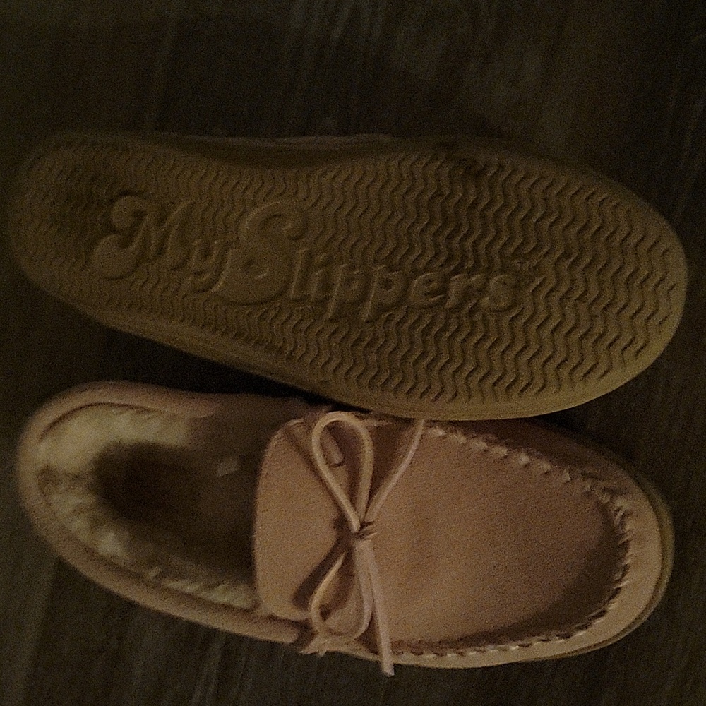 Slippers - Picture 2 of 4